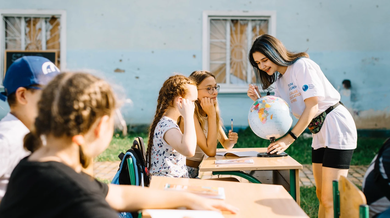 Когда в Украине День учителя: три даты в календаре
